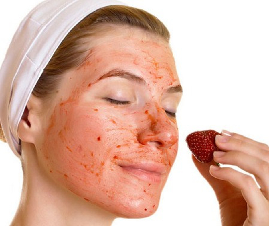 HOMEMADE BERRY MASK FOR BRIGHTER SKIN