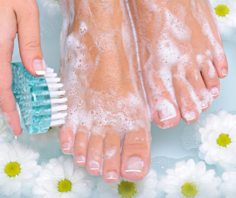 DIY ORGANIC FEET SCRUB RECIPE TO REMOVE DEAD SKIN CELLS